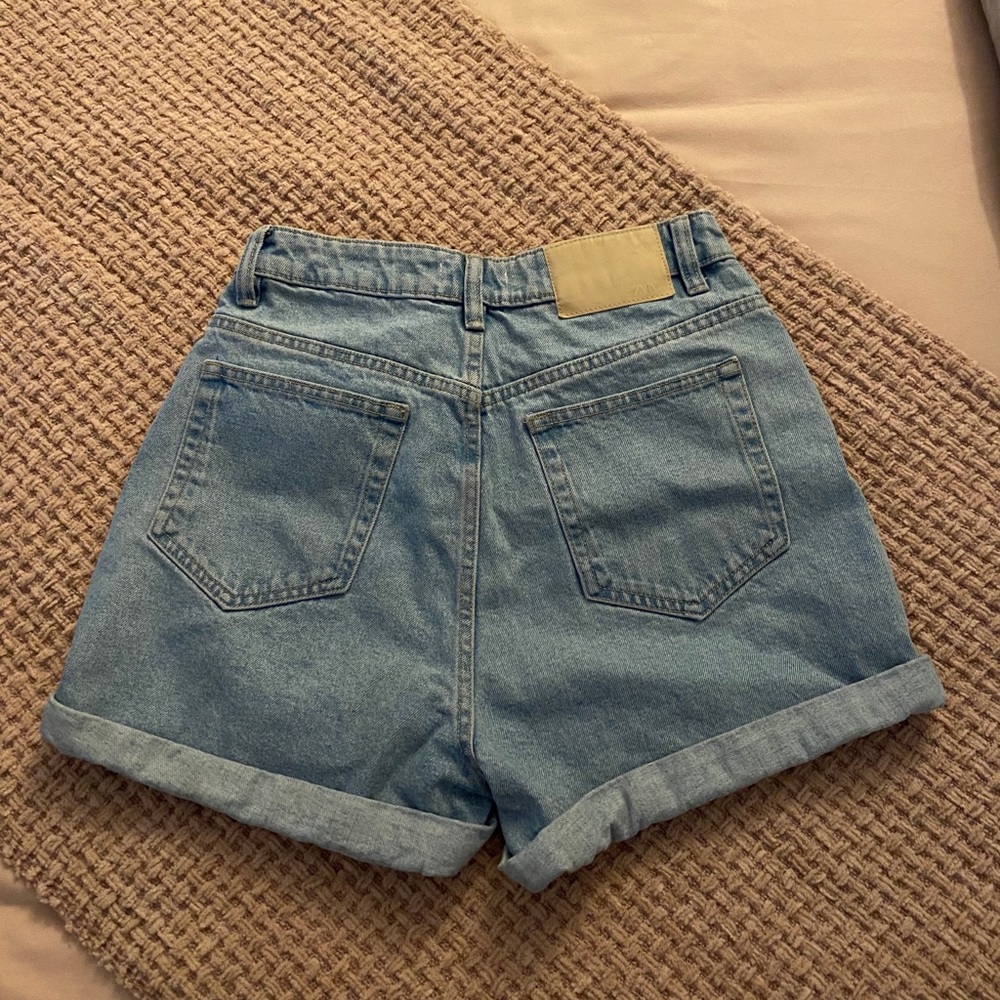 Shorts - Picture 2 of 3